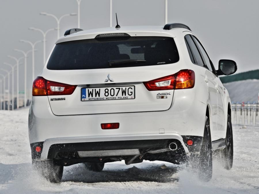  Mitsubishi ASX RalliArt 2014 года  (фото 13 из 21)